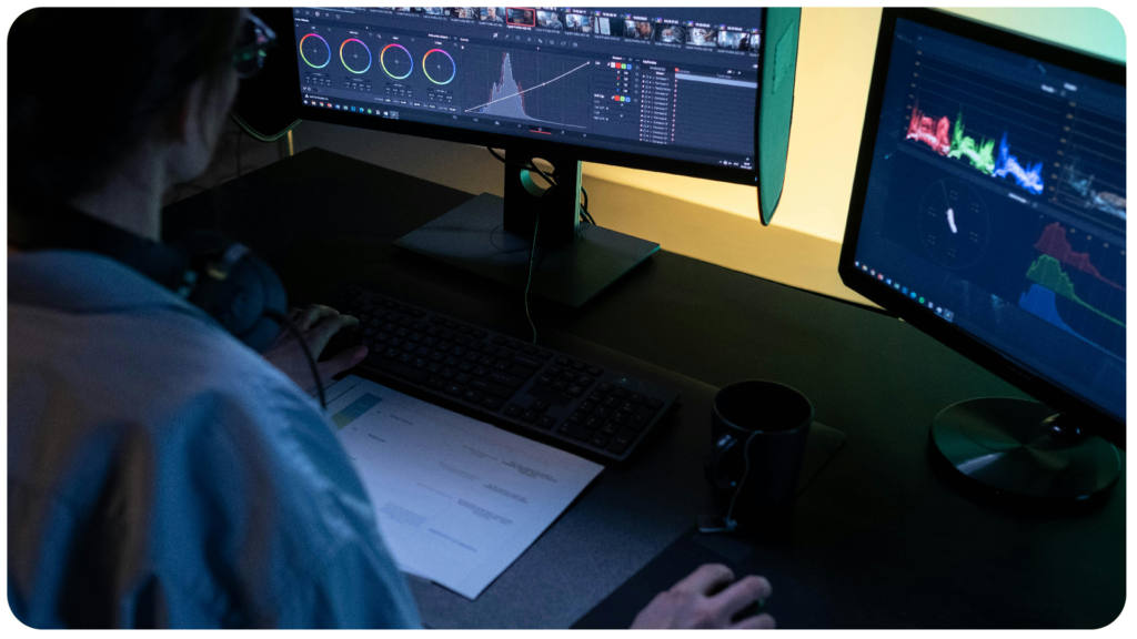 ziomala przed komputerem